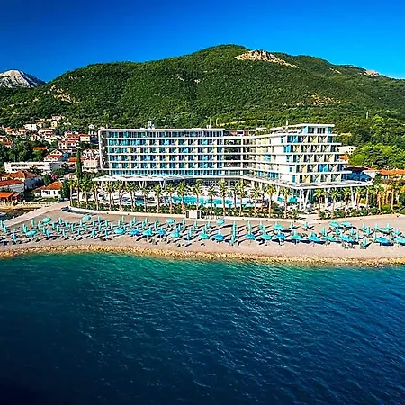 Carine Kumbor Superior Hotel