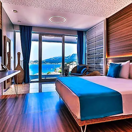 Hotel Carine Kumbor Superior 4*