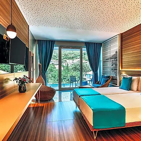 Hotel Carine Kumbor Superior 4*