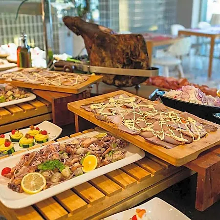 Carine Kumbor Superior Hotel 4*