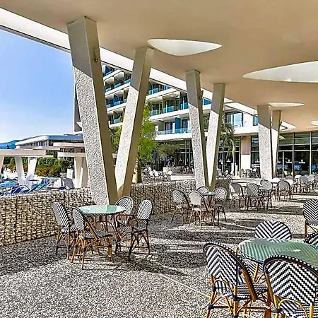 Carine Kumbor Superior Hotel